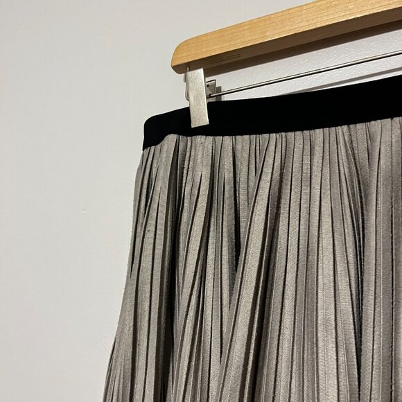 Aprt 9 | Grey Pleated Midi Skirt - Picture 2 of 5